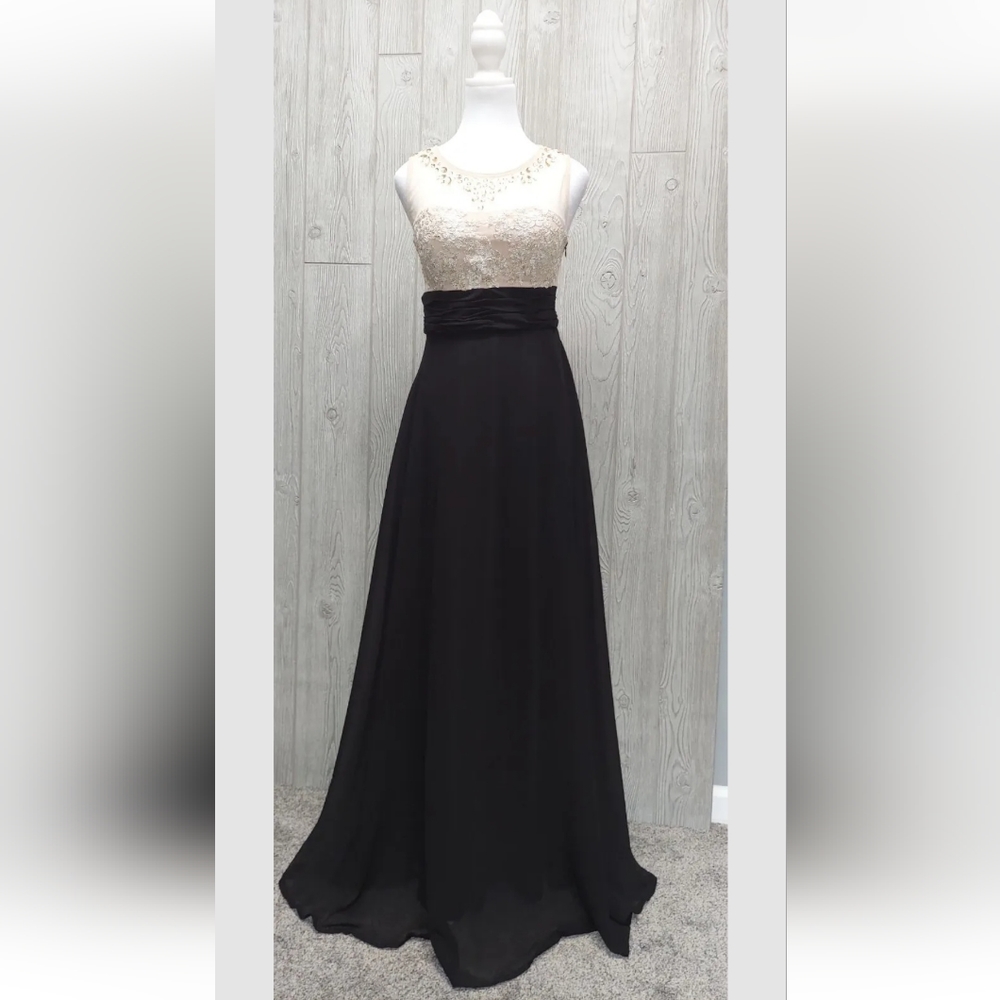 LIZMINELLI Woman Elegant  Maxi Dress Black and Ivory Beaded And Lace Sleeveless